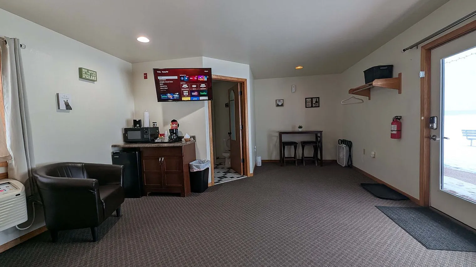 4 bed, 4.0 bath, 1991 sqft, $6,128 — Photo 1