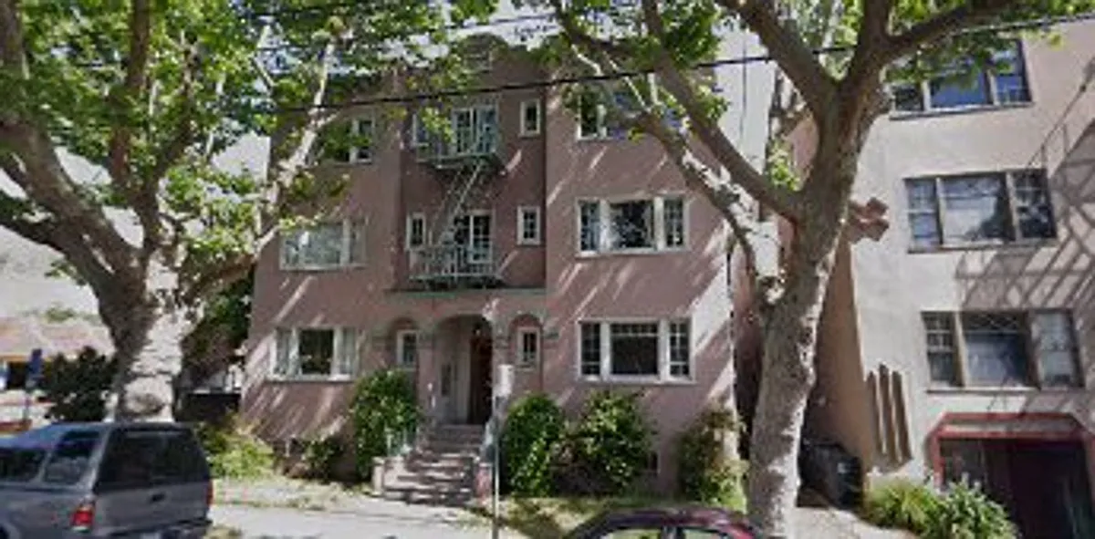 Photo 1 of 6 - 725 Central Ave #303 - Alameda, CA Primary Photo - 725 Central Ave #303