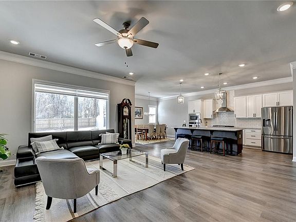 4th image of 64 Jolly Trl