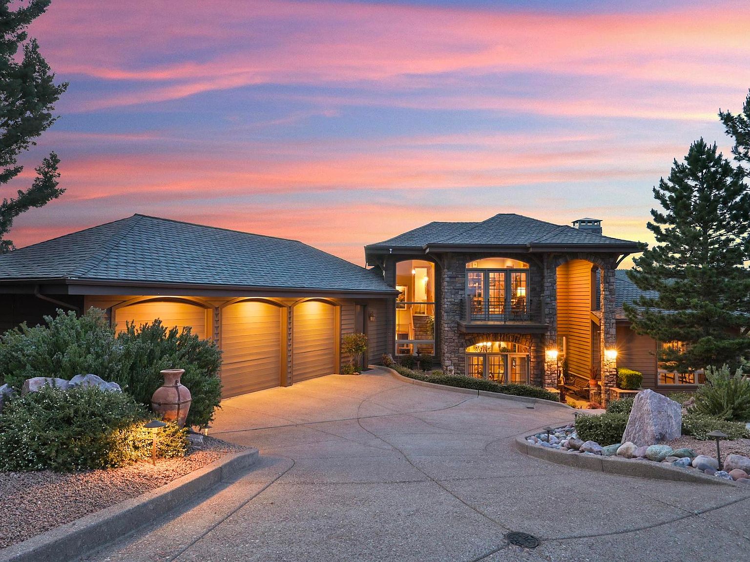 2800 E Morning Glory Cir