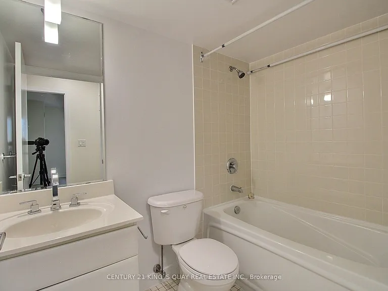 36 Lee Centre Dr #2009 — Photo 12