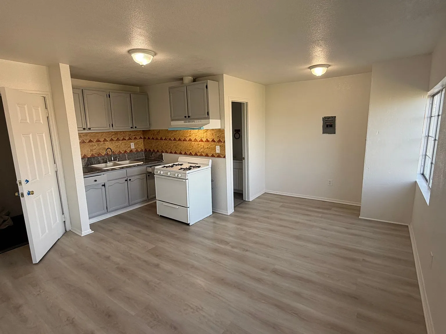 1 bed, $1,400 — Photo 2