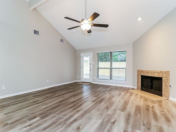 4th image of 107 Hollywood Dr