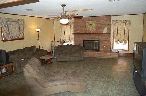 3rd image of 815 Avenue E