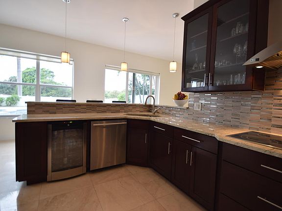 5th image of 564 Enfield Ct