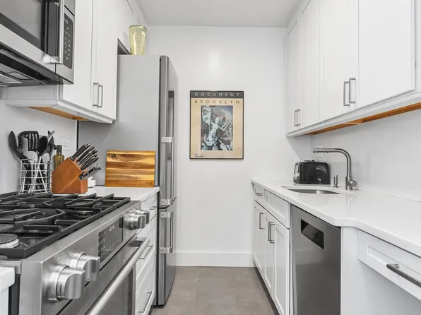 400 East 56th Street image 5 of 16