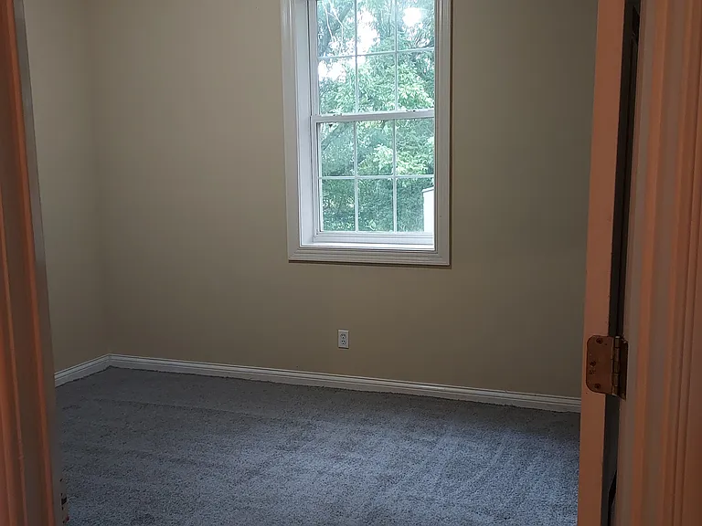 Bedroom #4 with new carpet