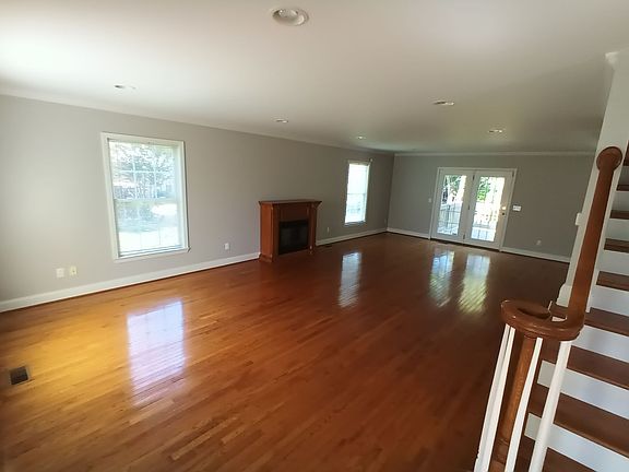 4th image of 2128 Lamont St