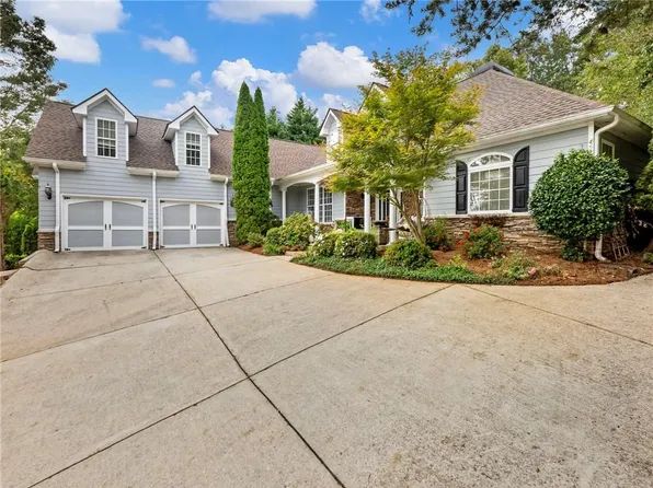 2641 Waters Edge Dr, Gainesville, GA 30504