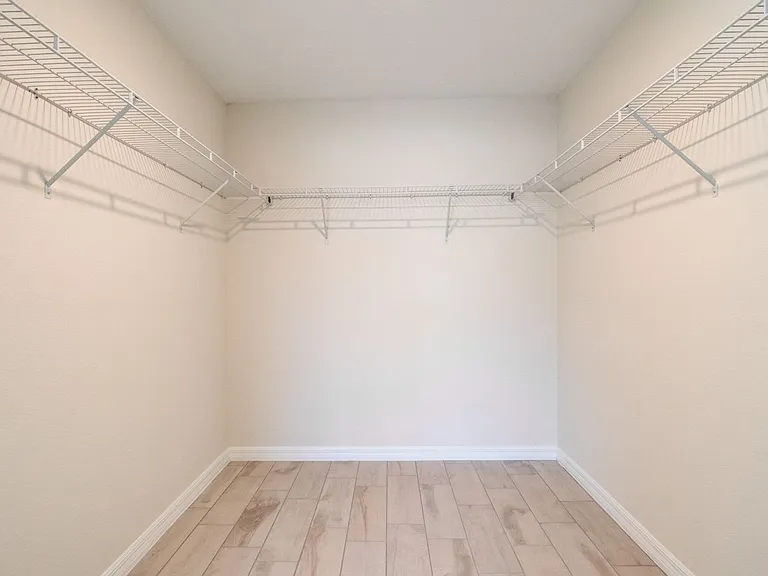 829 E Wildmere Ave — Photo 10