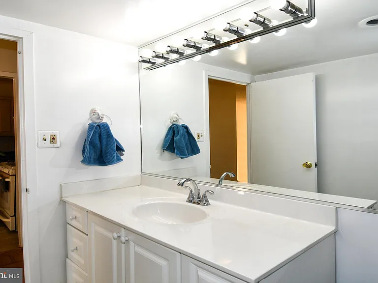 5225 Pooks Hill Rd #803N — Photo 13