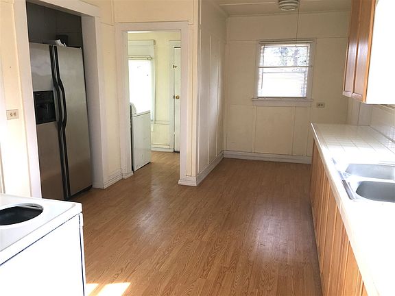 5th image of 422 Cedar Cir