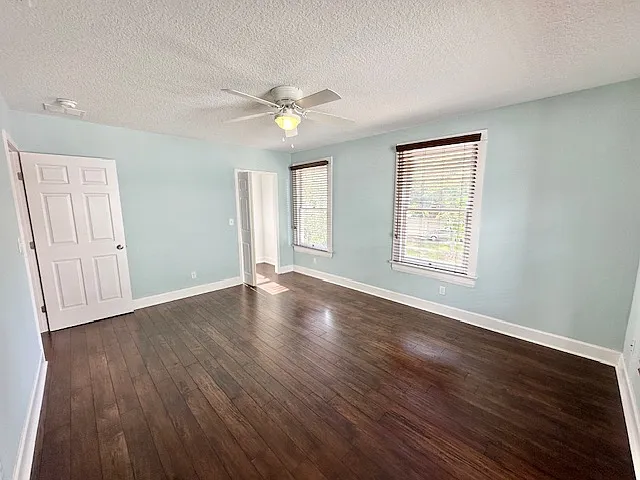 305 W 9th St — Photo 25