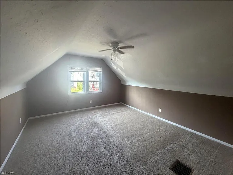 10706 Reno Ave — Photo 9