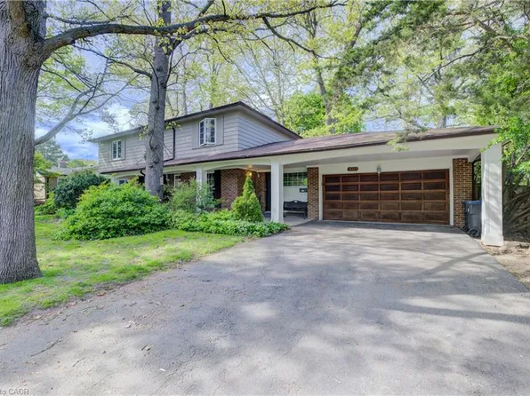 2073 Tenoga Dr, Mississauga, ON L5H 3K1