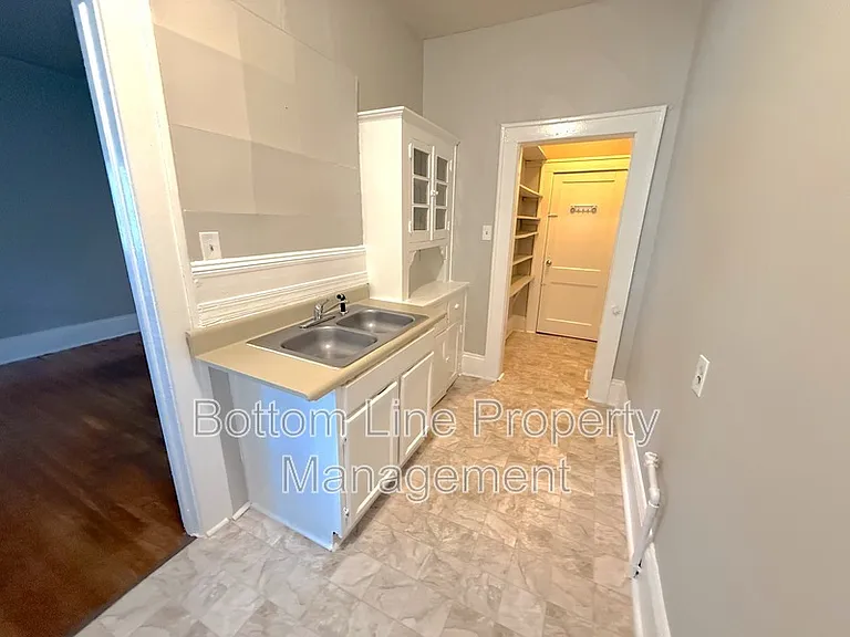 2108 E 7th St #3 — Photo 6