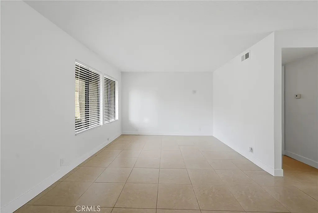 3 bed, 2.5 bath, 1437 sqft, $3,500 — Photo 2