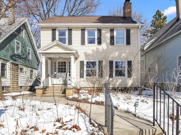 2512 East Edgewood AVENUE, Shorewood, WI 53211