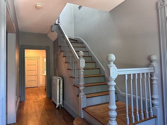 4th image of 198 Byron St