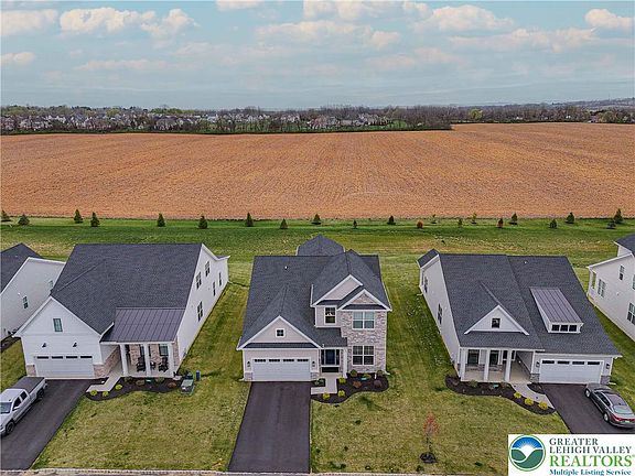 3rd image of 7049 Oak Ln E