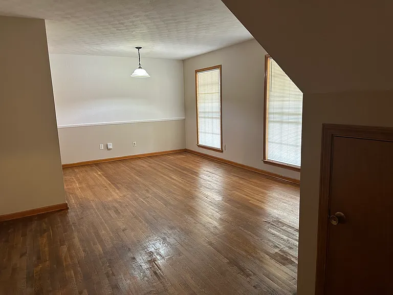 4697 Wooddale Ave — Photo 6