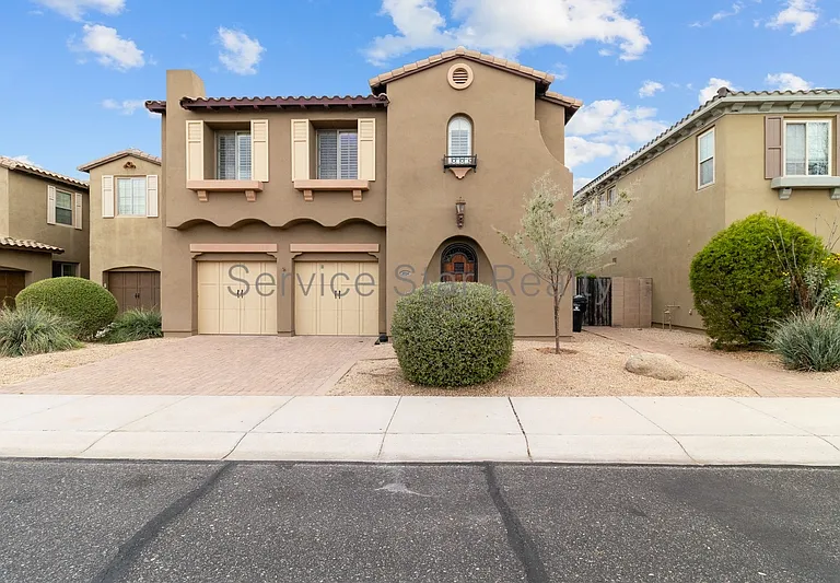 3724 E Robin Ln — Photo 2