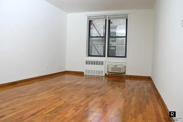 Sold by R New York | media 6