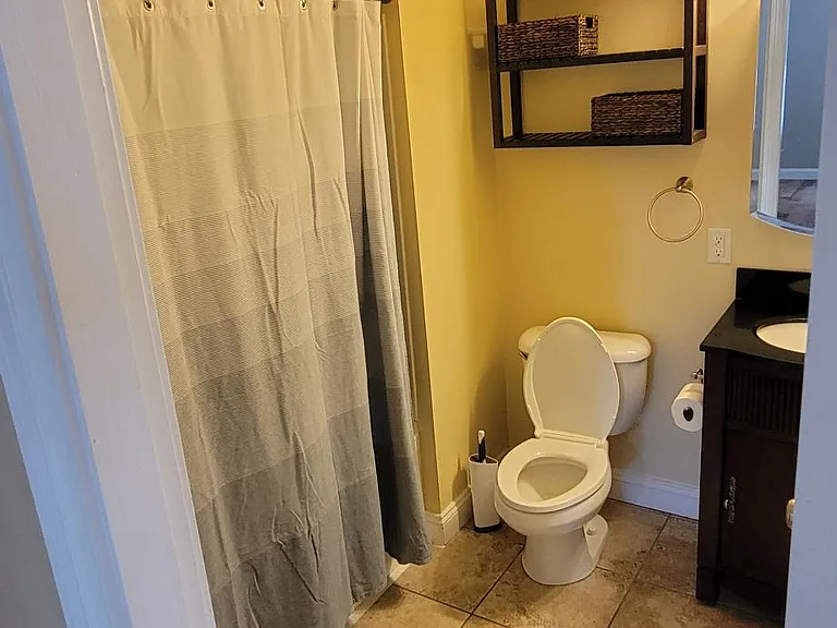 COMMON BATHROOM