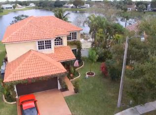 8711 SW 14th St, Pembroke Pines, FL 33025