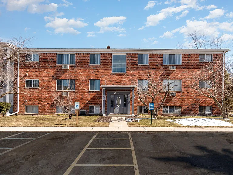 The Heights Apartments — Photo 19