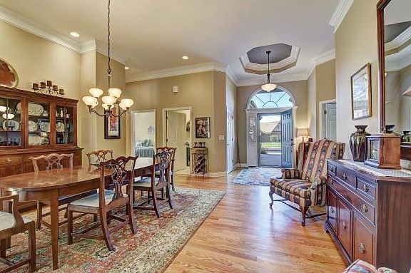 4th image of 1043 Waterbrooke Ln