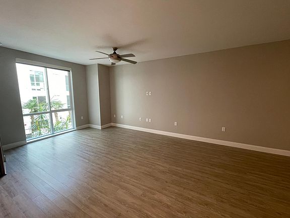 4th image of 551 W Date St #411