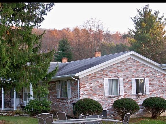 4th image of 2604 Center Dr