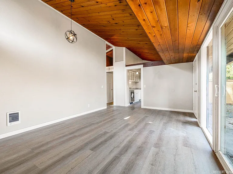 1208 Birch Ave #1-8 — Photo 12