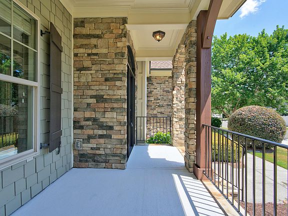 5th image of 208 William Henry Way