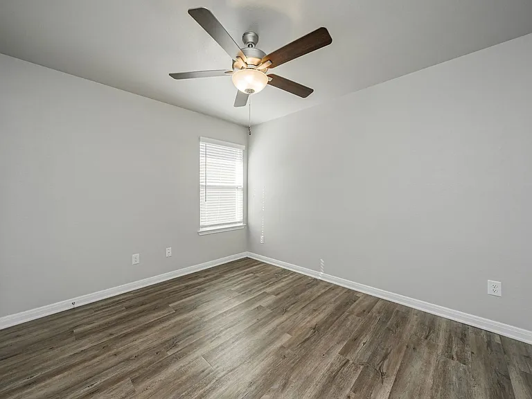517 Fallbrook Dr — Photo 35