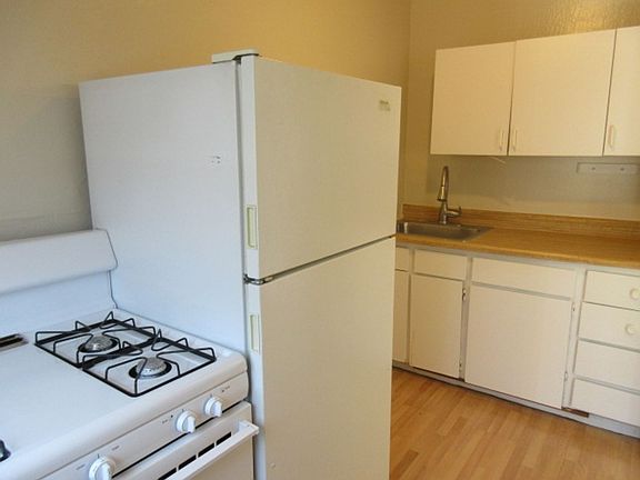 4th image of 265 S 11th St #B