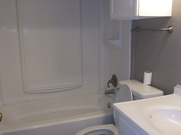 3rd image of 212 Briarwood Dr