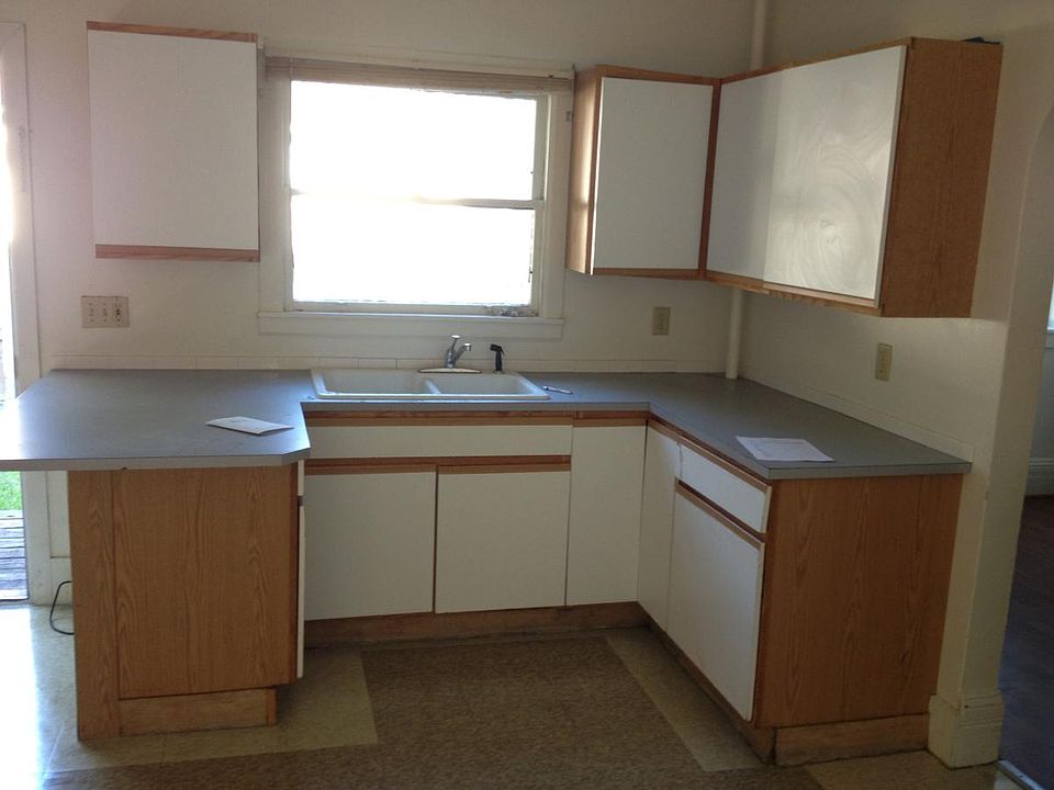 1st image of 1314 W Genesee Ave #House