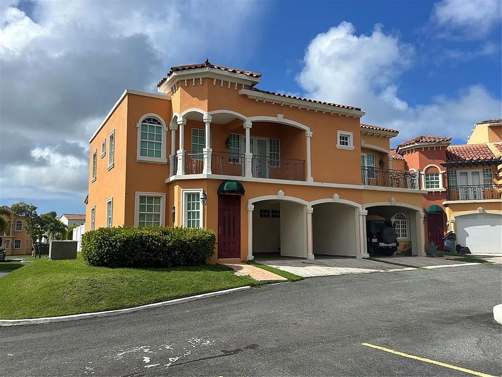 4 bed, 3.5 bath, 2600 sqft, $3,700 — Photo 1