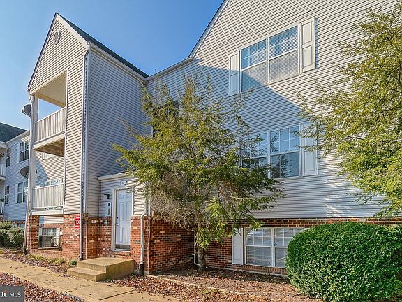 2 Bed/2bath condo in prime location!