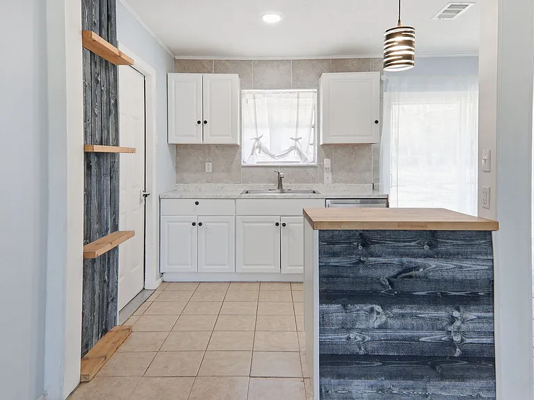 1403 Little St — Photo 13