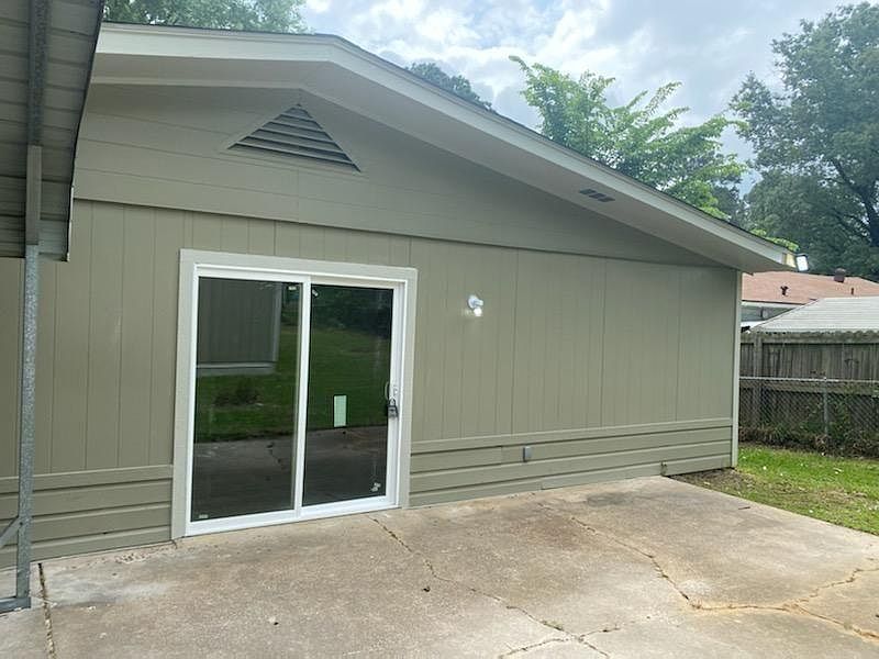 1st image of 615 Rockwood Ln