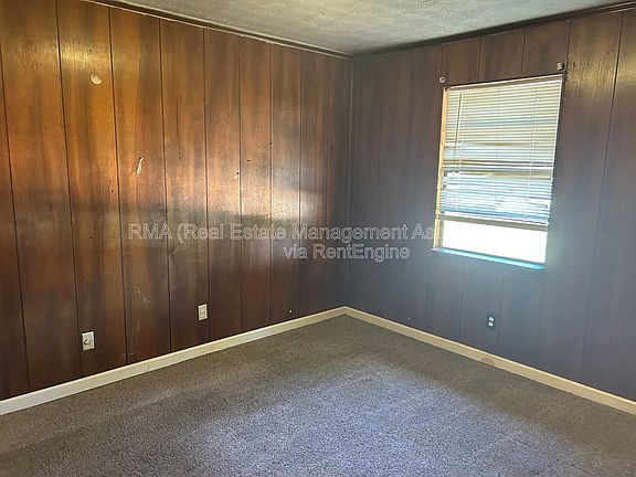 5th image of 210 E Chappell St