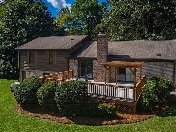 3rd image of 5007 Warfield Dr