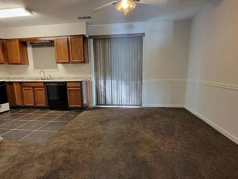 1064 Huntington Trce SE — Photo 15