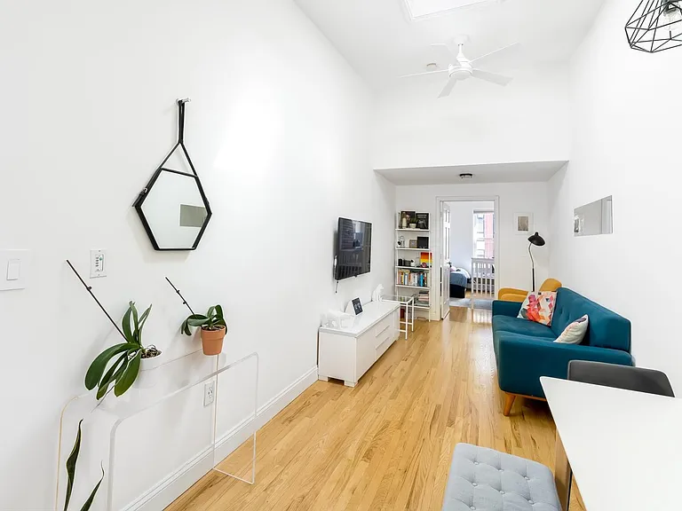 120 Monroe St #3L — Photo 4