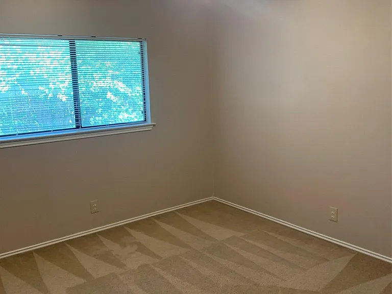 3215 Tree Grove Dr — Photo 17
