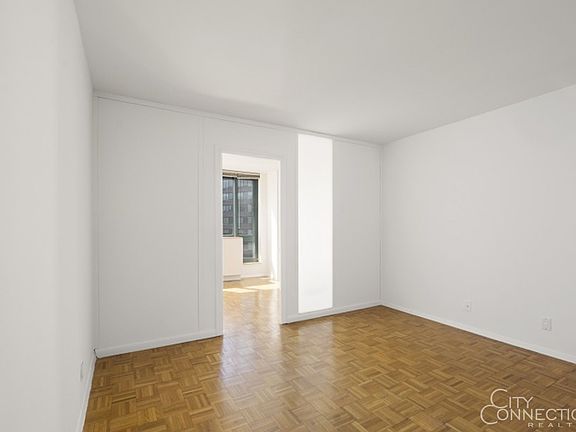 2nd image of 1 Irving Pl APT U17d