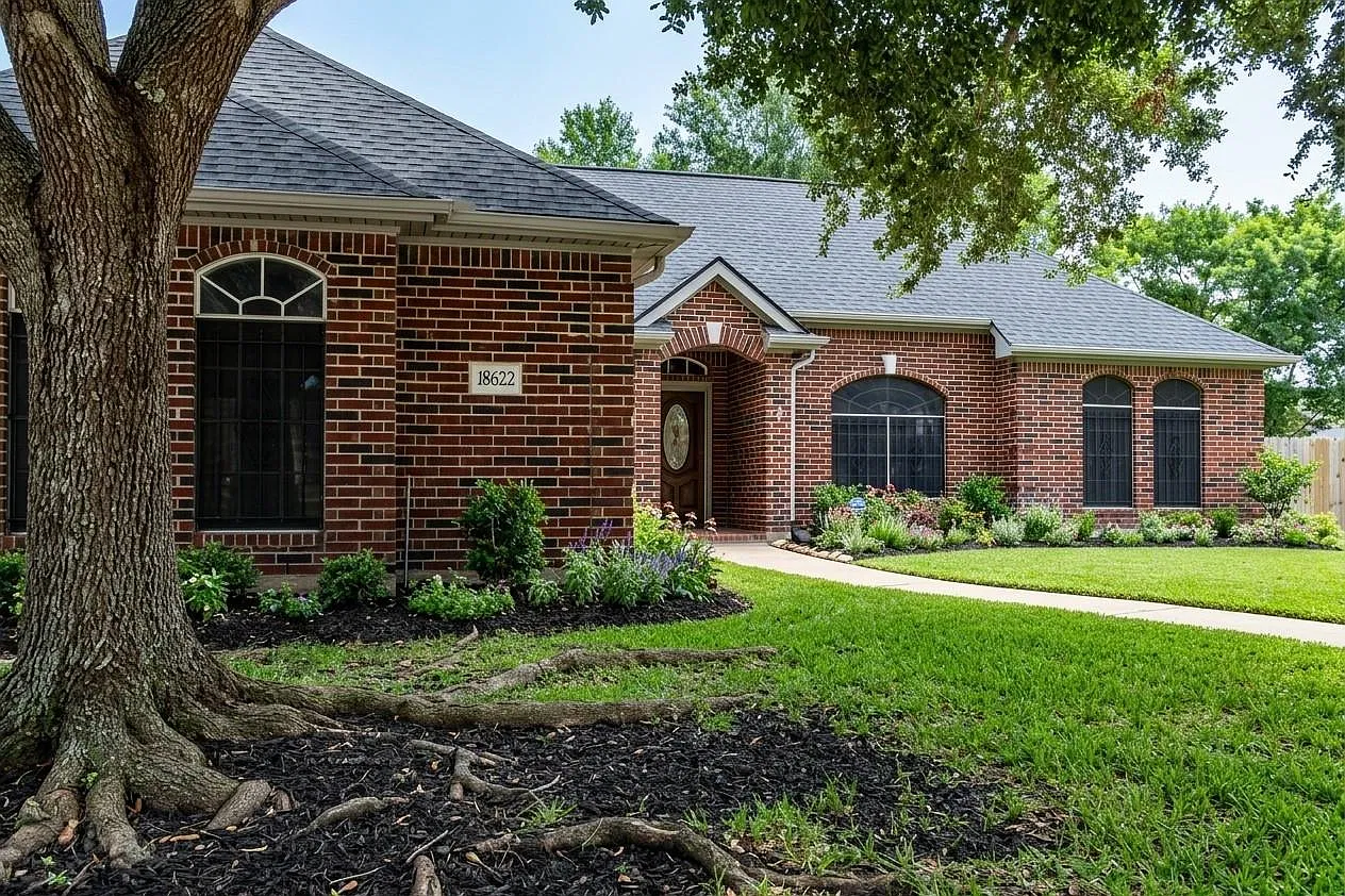 3 bed, 3.0 bath, 2003 sqft, $2,200 — Photo 1